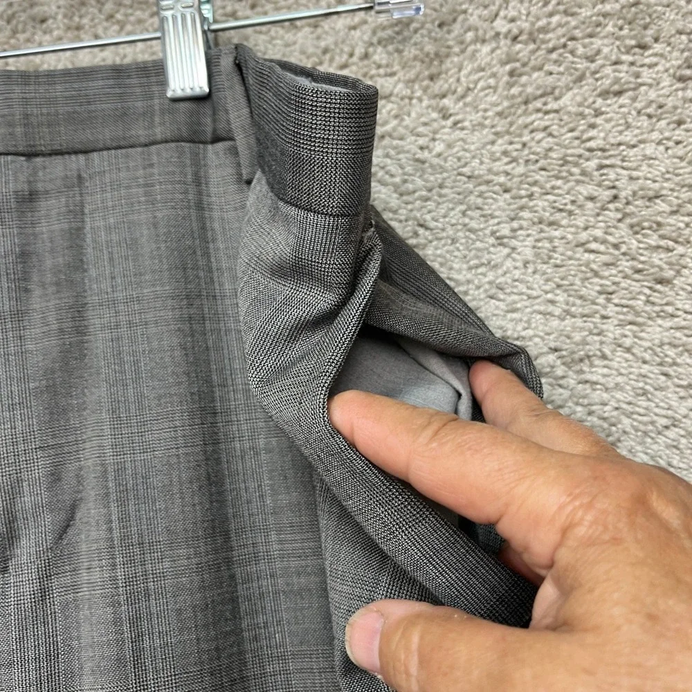 Banana Republic small hole